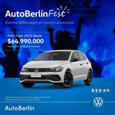 Puede ser una imagen de 1 persona, automóvil y texto